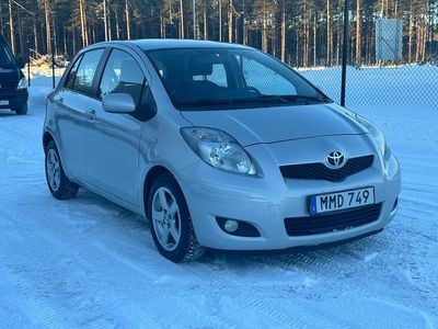 Silver Begagnad 2010 Toyota Yaris Halvkombi | 59 900 kr (Bra pris)