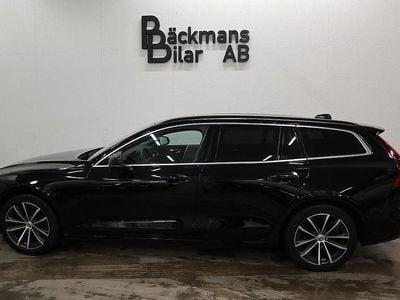 Svart Begagnad 2021 Volvo V60 Momentum Kombi | 239 000 kr (Marknadspris)