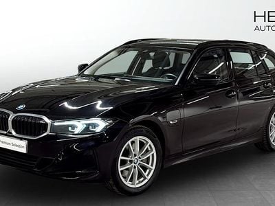 Begagnad BMW 330e Shadowline 2022 Svart Kombi