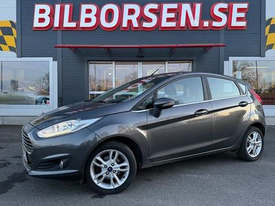Begagnad Ford Fiesta Titanium 101 HK (74 kW) 2017 Grå Halvkombi