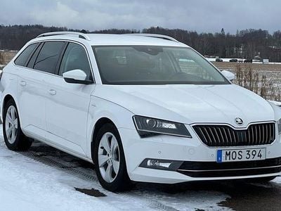 Begagnad Skoda Superb Business Line 190 HK (139 kW) 2018 Vit Kombi