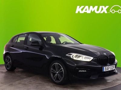 Svart Begagnad 2022 BMW 120 Sport Line Halvkombi | 266 800 kr (Marknadspris)