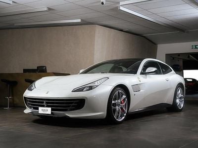Vit Begagnad 2017 Ferrari GTC4Lusso Kombi | 1 859 000 kr