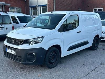 Vit Begagnad 2019 Peugeot Partner Minibuss | 139 000 kr (Marknadspris)
