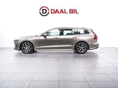 Grå Begagnad 2018 Volvo V60 Inscription Kombi | 299 700 kr (Marknadspris)