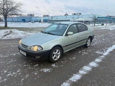 Begagnad 1999 Toyota Avensis Sedan | 15 000 kr (Bra pris)