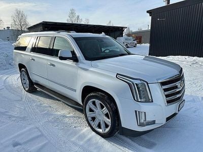 Begagnad Cadillac Escalade 426 HK (313 kW) 2015 Vit SUV