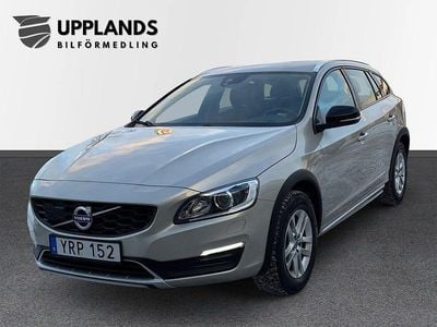 Brun Begagnad 2018 Volvo V60 CC Momentum Kombi | 193 800 kr