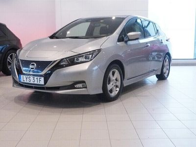 Begagnad Nissan Leaf N-Connecta 110 kW (150 HK) 2021 Grå/silver Halvkombi
