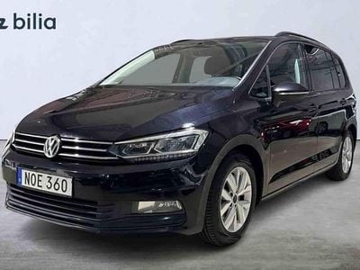 Svart Begagnad 2016 VW Touran Minibuss | 144 900 kr