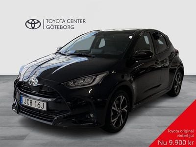 Svart Begagnad 2024 Toyota Yaris Hybrid Active Halvkombi | 249 900 kr (Marknadspris)