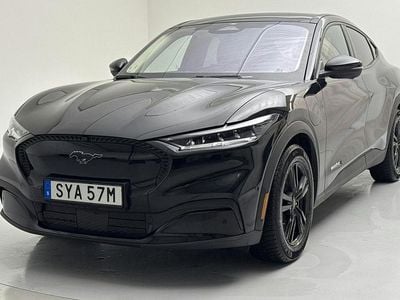 Svart Begagnad 2022 Ford Mustang Mach-E SUV | 344 900 kr (Bra pris)