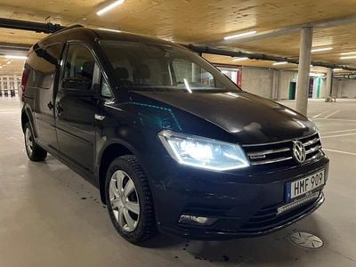 Begagnad VW Caddy Maxi Life Life 150 HK (110 kW) 2020 Svart metallic Minibuss