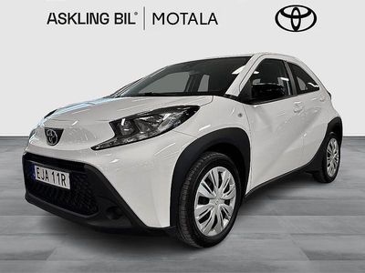 Vit Begagnad 2022 Toyota Aygo X Play SUV | 149 000 kr (Marknadspris)