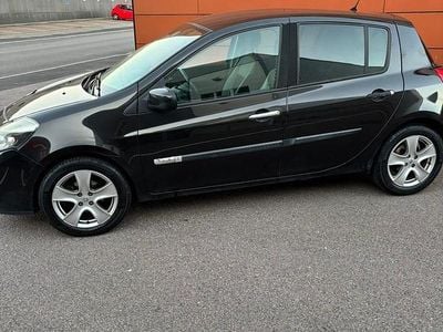 Begagnad 2011 Renault Clio R.S. Halvkombi | 29 000 kr (Marknadspris)