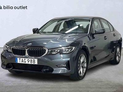 Grå Begagnad 2021 BMW 318 Sedan | 274 900 kr