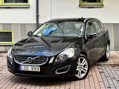Svart Begagnad 2011 Volvo V60 Summum Kombi | 83 500 kr (Superpris)