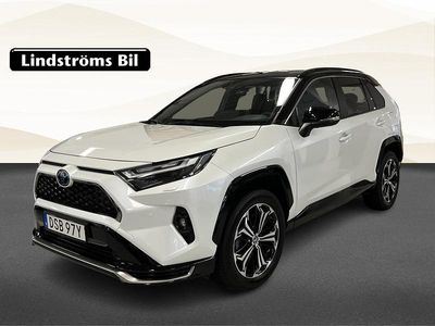 Vit Begagnad 2025 Toyota RAV4 Hybrid Style SUV | 524 900 kr (Marknadspris)