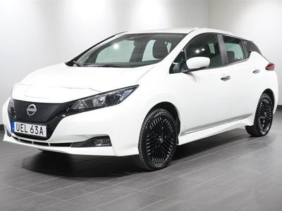 Vit Begagnad 2023 Nissan Leaf Acenta Halvkombi | 239 900 kr (Marknadspris)