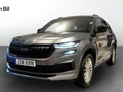 Grå Begagnad 2021 Skoda Kodiaq SportLine SUV | 334 900 kr (Marknadspris)