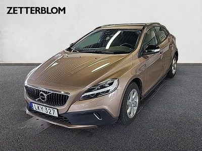 Brun Begagnad 2017 Volvo V40 Halvkombi | 174 900 kr