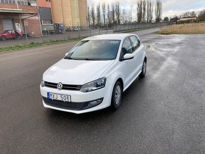 Vit Begagnad 2012 VW Polo Halvkombi | 79 900 kr (Marknadspris)