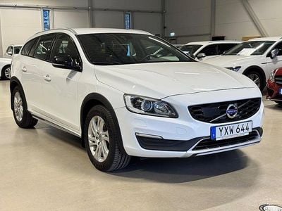 Vit Begagnad 2017 Volvo V60 CC Kombi | 219 900 kr (Marknadspris)
