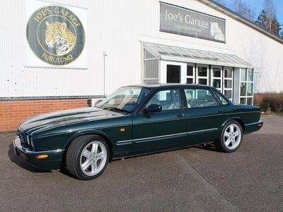 begagnad Jaguar XJR Kompressor, lågmil, svensksåld, klassiska färger