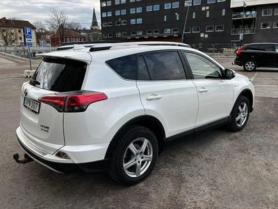 Begagnad Toyota RAV4 Hybrid 197 HK (144 kW) 2016 Pärlemovit SUV