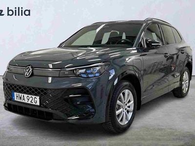 Grå Begagnad 2025 VW Tiguan SUV | 579 800 kr