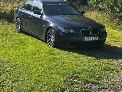 Blå Begagnad 2005 BMW 545 Comfort Edition Sedan | 75 000 kr