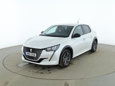 Begagnad Peugeot e-208 100 kW (136 HK) 2022 Vit Halvkombi