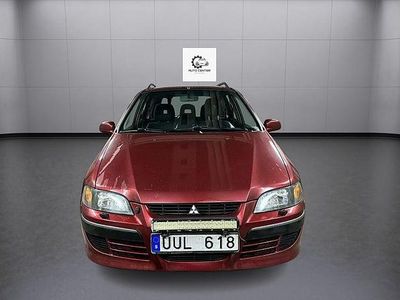 Begagnad Mitsubishi Space Star 98 HK (72 kW) 2004 Röd Minibuss