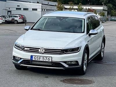 Begagnad VW Passat Alltrack 190 HK (139 kW) 2017 Vit Kombi
