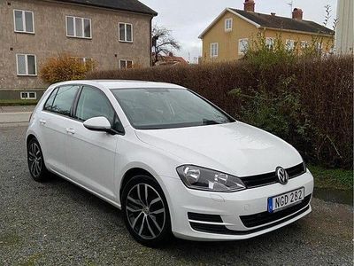 Vit Begagnad 2016 VW Golf VII Halvkombi | 125 000 kr (Marknadspris)