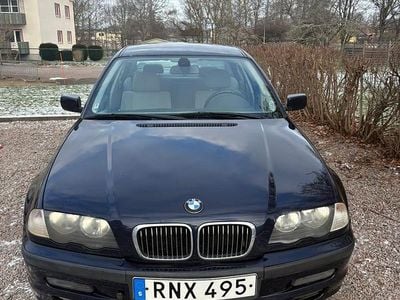 Orientblau m Begagnad 2000 BMW 320 Sedan | 31 500 kr (Bra pris)