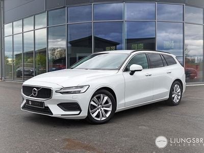 Vit Begagnad 2021 Volvo V60 Momentum Kombi | 289 900 kr (Marknadspris)