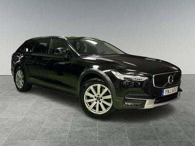 Svart Begagnad 2019 Volvo V90 CC Momentum Kombi | 229 900 kr (Marknadspris)