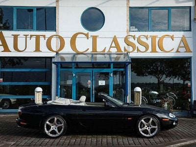 Begagnad Jaguar XKR 363 HK (266 kW) 2000 Svart Cab