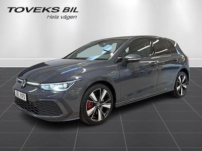 Grå Begagnad 2021 VW Golf VIII GTE Kombi | 234 800 kr (Marknadspris)