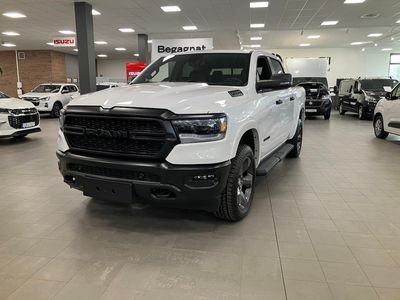 begagnad RAM 1500 CREW CAB 4X4 BUILT TO SERVE