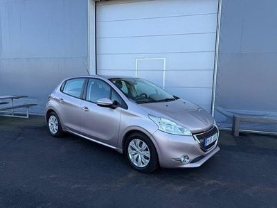Begagnad Peugeot 208 95 HK (69 kW) 2012 Violett Halvkombi