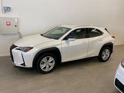 begagnad Lexus UX 250h CVT backkamera,drag