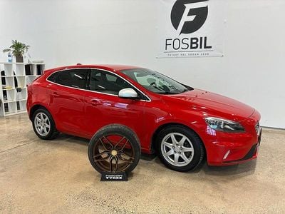 Begagnad Volvo V40 R-Design 116 HK (85 kW) 2014 Röd Halvkombi