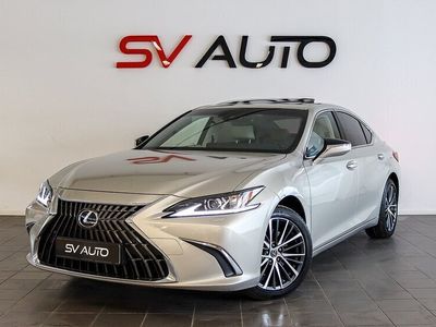 begagnad Lexus ES300H 2.5 E-CVT Limeted Edition Taklucka (MOMS)