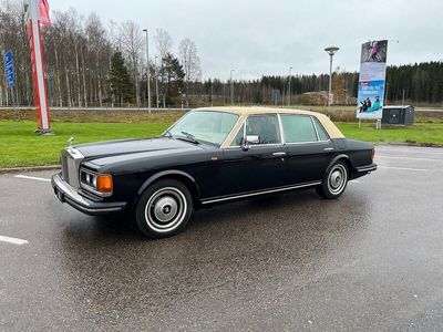 begagnad Rolls Royce Silver Spur Lång modell i svart med beige tak & inredning