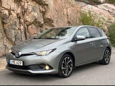 Grey metallic Begagnad 2016 Toyota Auris Hybrid Halvkombi | 152 000 kr (Marknadspris)