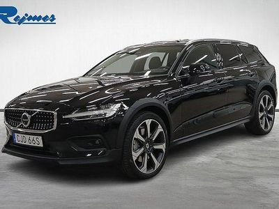 Svart Begagnad 2023 Volvo V60 CC Plus Kombi | 429 900 kr (Marknadspris)