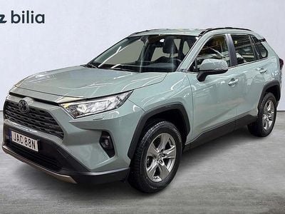 Grön Begagnad 2022 Toyota RAV4 Hybrid Active SUV | 349 900 kr (Bra pris)