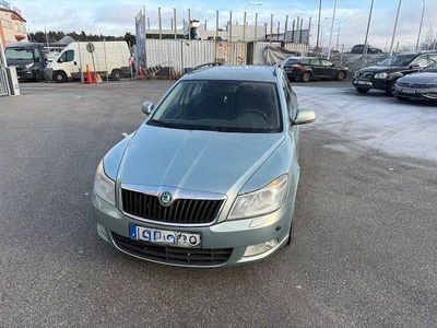 Ljusgrön Begagnad 2010 Skoda Octavia Elegance Kombi | 29 900 kr (Dyr)